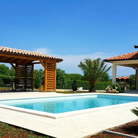 Holiday With Private Pool Surrounded With Nature Ferienhaus *